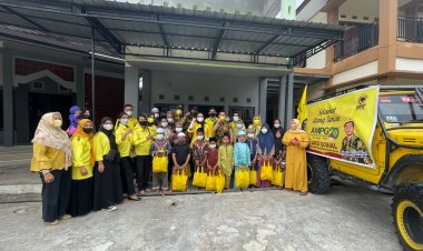 Rayakan HUT Ke 20 Angkatan Muda Partai Golkar Kobar Berikan Santunan Ke Panti Asuhan