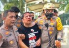 Muka Ade Armando Bonyok, Saat Hadiri demo di depan gedung DPR RI