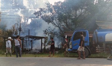 DIDUGA KORSLETING LISTRIK SATU RUMAH HANGUS TERBAKAR