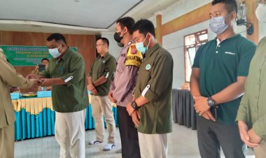 REALISASIKAN TUNTUTAN WARGA RUNTU MANAJEMEN PT AMR - GSIP SERAHKAN BANTUAN CSR PERAHU PENCACAH