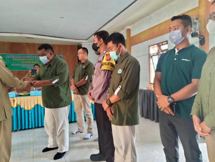REALISASIKAN TUNTUTAN WARGA RUNTU MANAJEMEN PT AMR - GSIP SERAHKAN BANTUAN CSR PERAHU PENCACAH