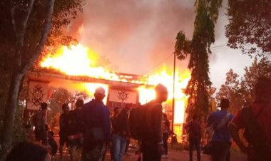DIDUGA SEJUMLAH BANGUNAN PT HMBP 1 SERUYAN DIBAKAR