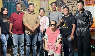 PEDULI LANSIA, RATNO ANGGOTA DPRD KABUPATEN LAMANDAU PERIODE 2019-2024 BERIKAN BANTUAN KURSI RODA