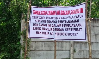 PULUHAN WARGA DESA SUNGAI HIJAU TUTUP AKSES LOKASI LAHAN SENGKETA PT. JAPFA TUNTUT HAK MEREKA DIKEMBALIKAN
