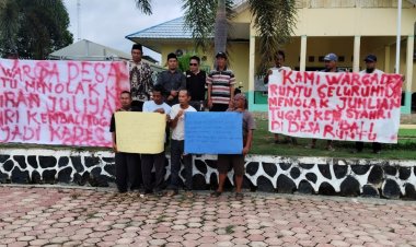 PULUHAN MASYARAKAT RUNTU TOLAK MANTAN NARAPIDANA JUHLIAN SYAHRI KEMBALI MENJADI KEPALA DESA